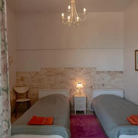 Anna Boukari Apartamento