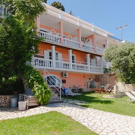 Anna Boukari Apartman *